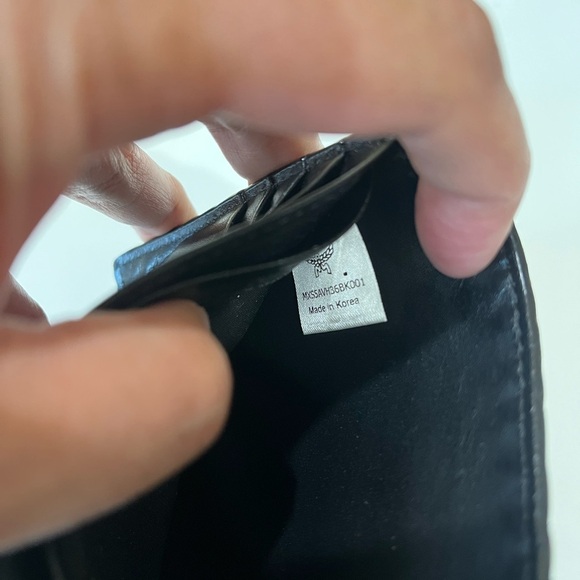 MCM BLACK LEATHER BIFOLD MENS WALLET - Picture 10 of 12